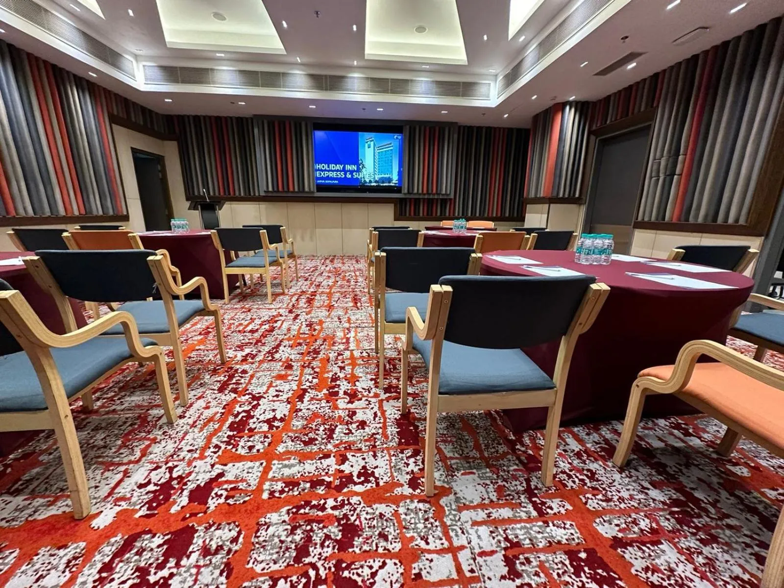 Meeting/conference room in Holiday Inn Express & Suites Jaipur Gopalpura by IHG