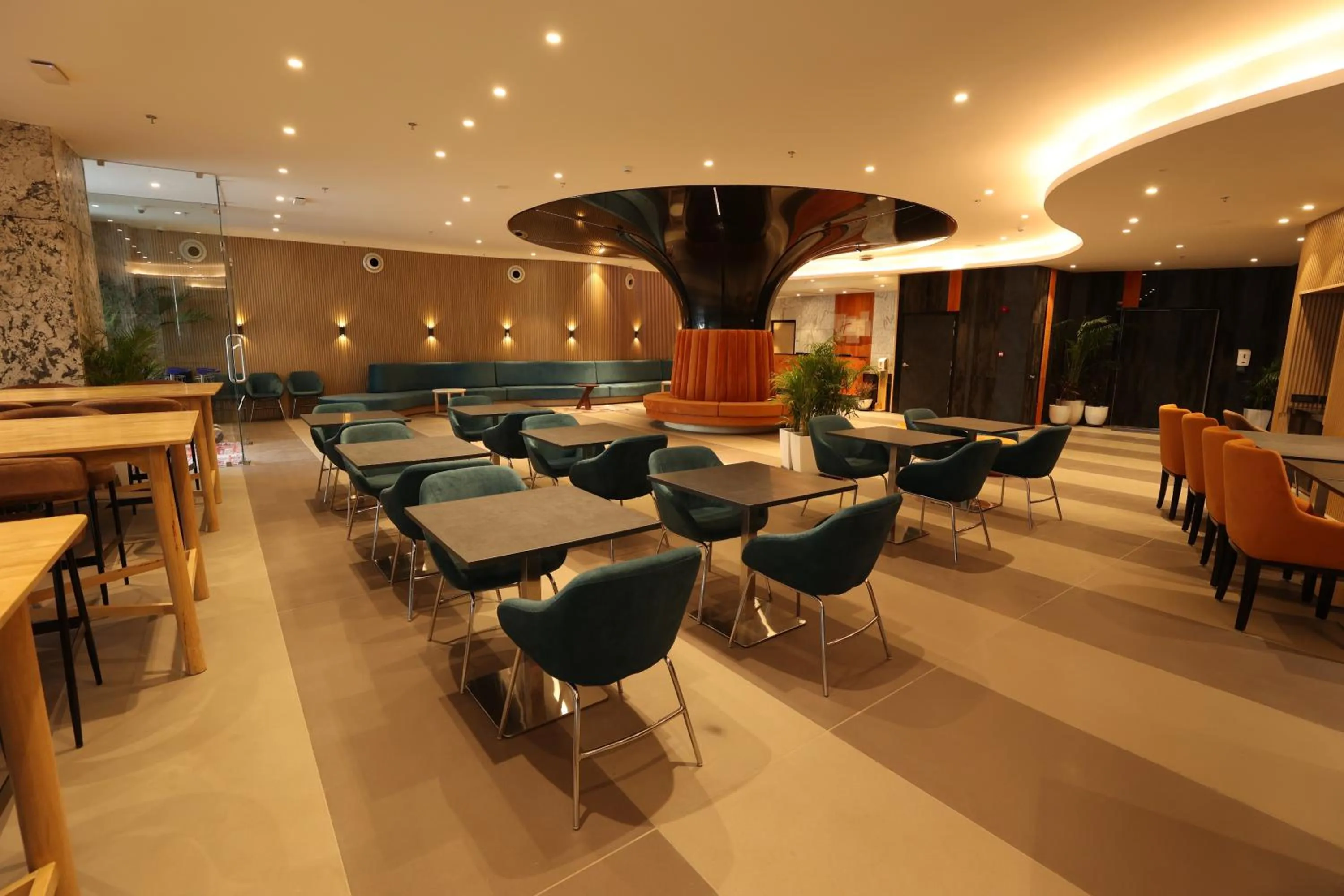Lobby or reception in Holiday Inn Express & Suites Jaipur Gopalpura by IHG