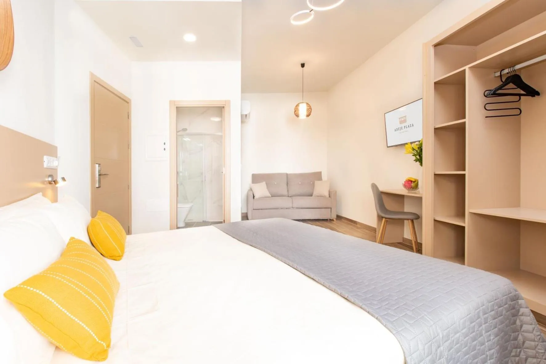 Photo of the whole room, Bed in Suncanarias Hotel Adeje Plaza