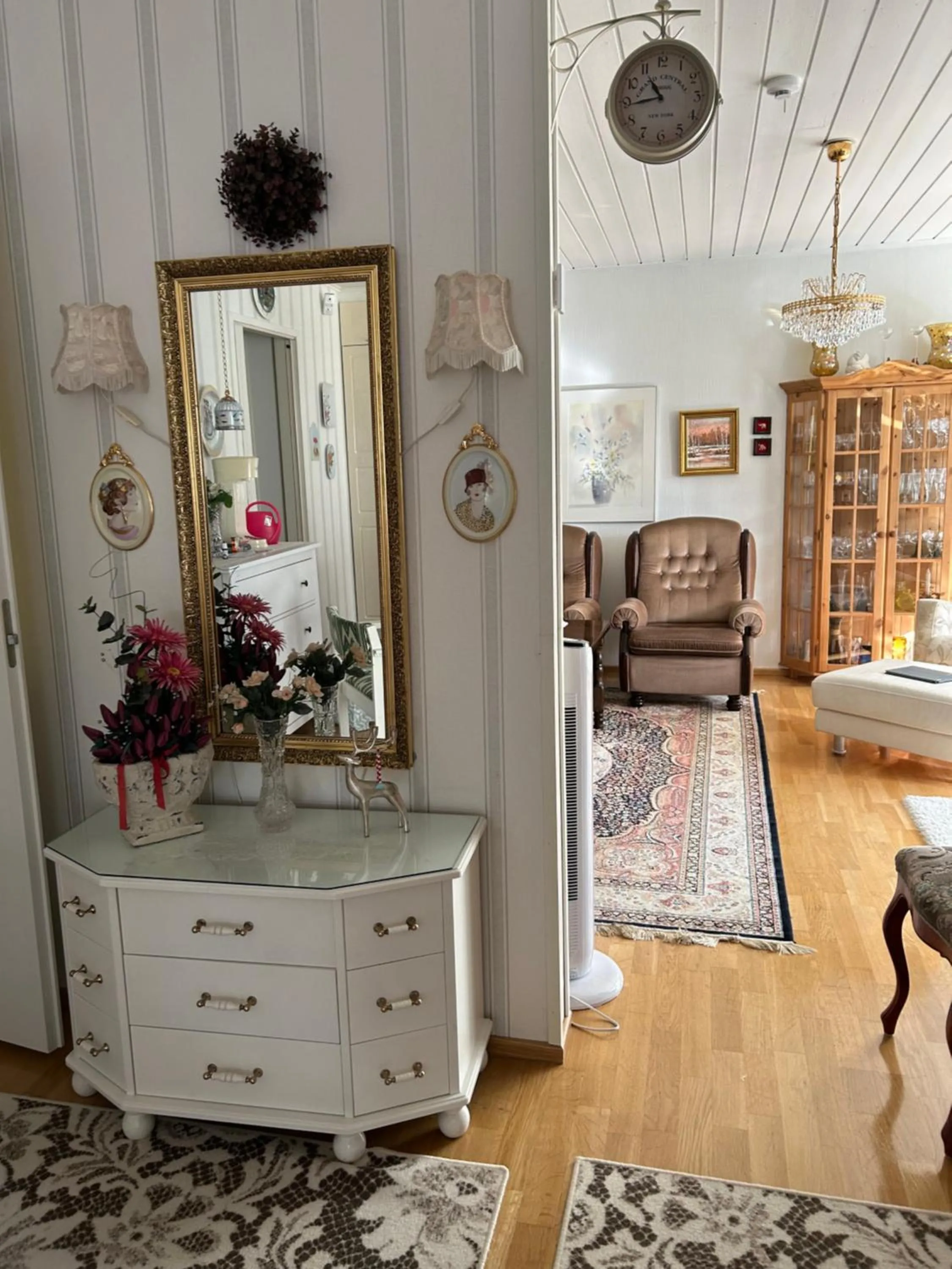 Living room in Aurora- Center 2