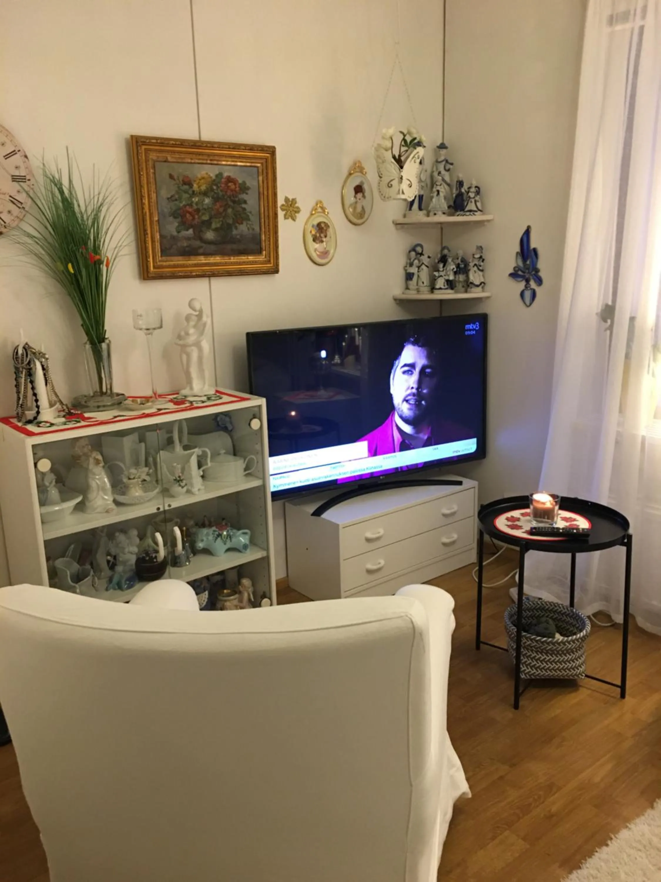 Communal lounge/ TV room in Aurora- Center 2
