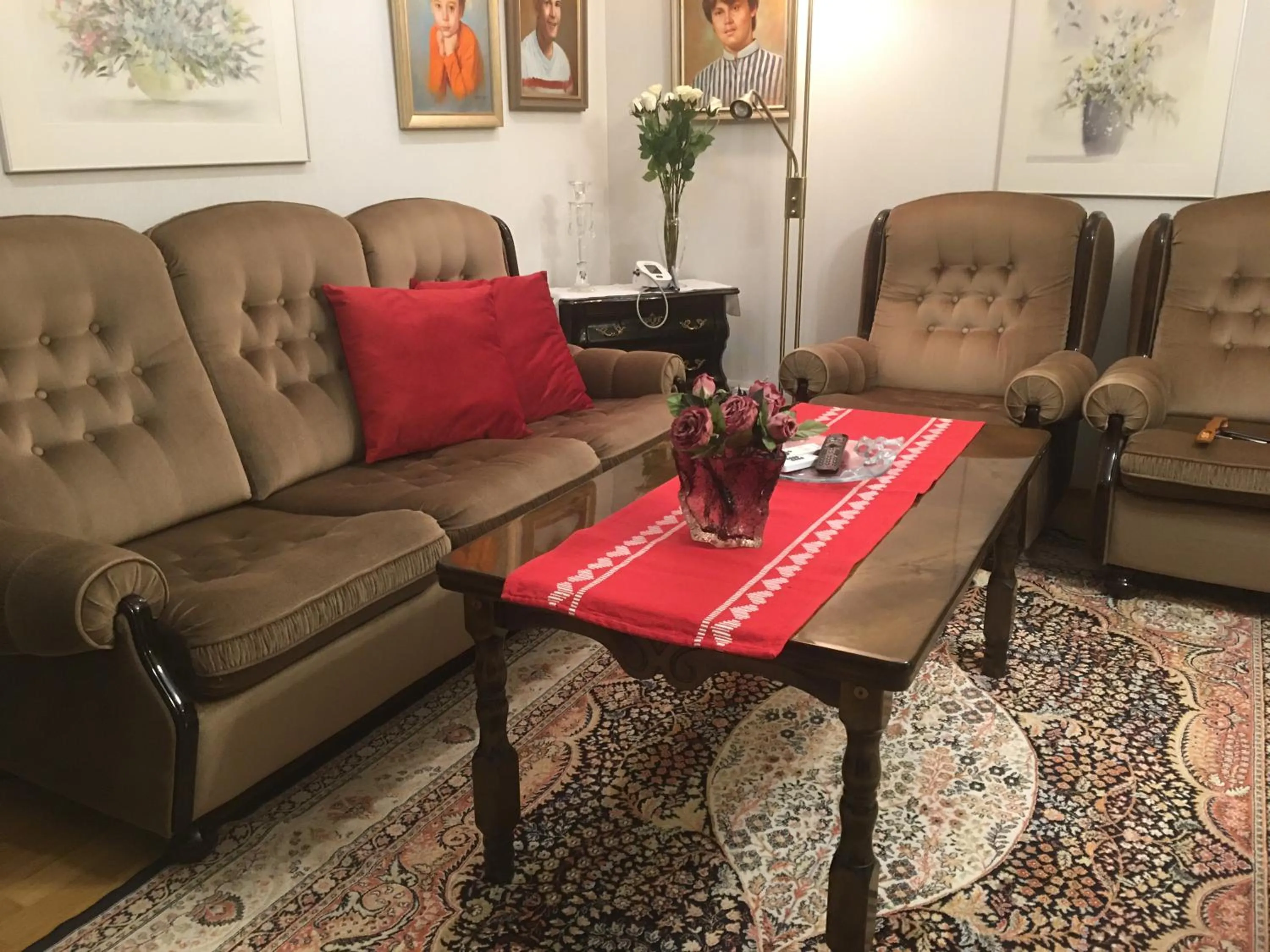 Living room in Aurora- Center 2