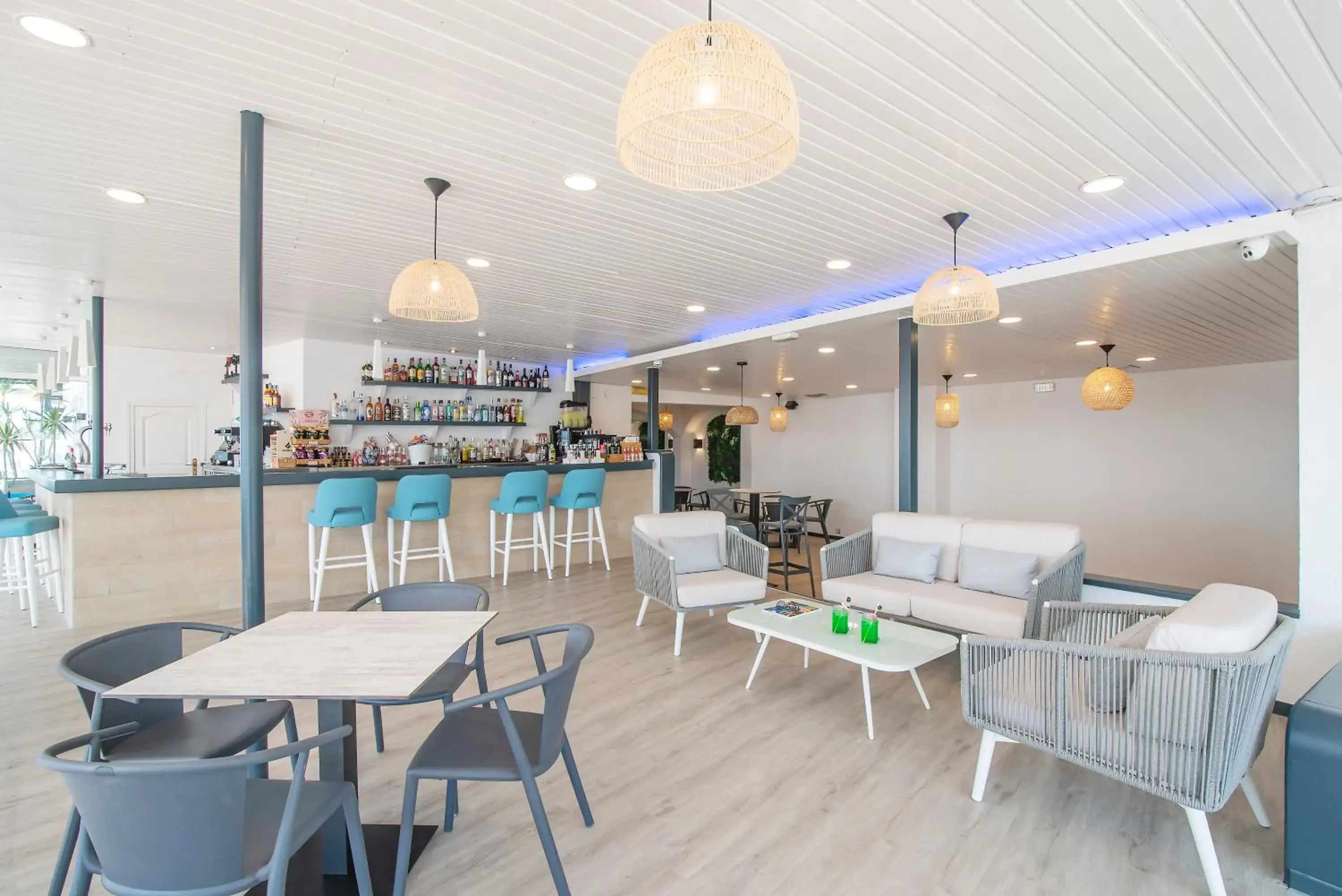 Lounge or bar in Hotel Lloret Santa Rosa by Pierre & Vacances Lounge or bar in Hotel Lloret Santa Rosa by Pierre & Vacances
