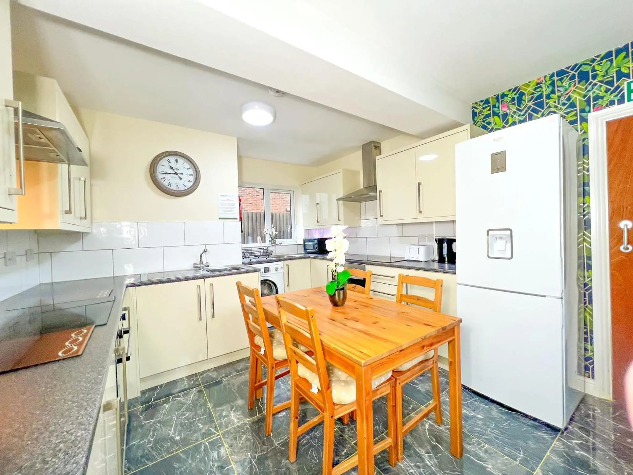 Kitchen or kitchenette in Baxter House