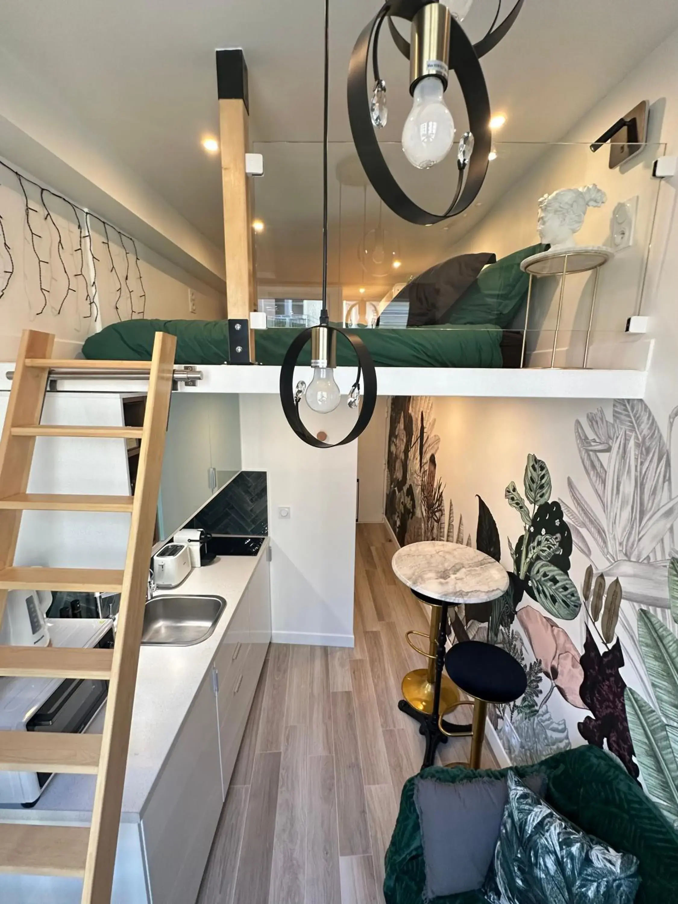 The GARDEN - cosy studio with AC in the very center of Paris The GARDEN - cosy studio with AC in the very center of Paris