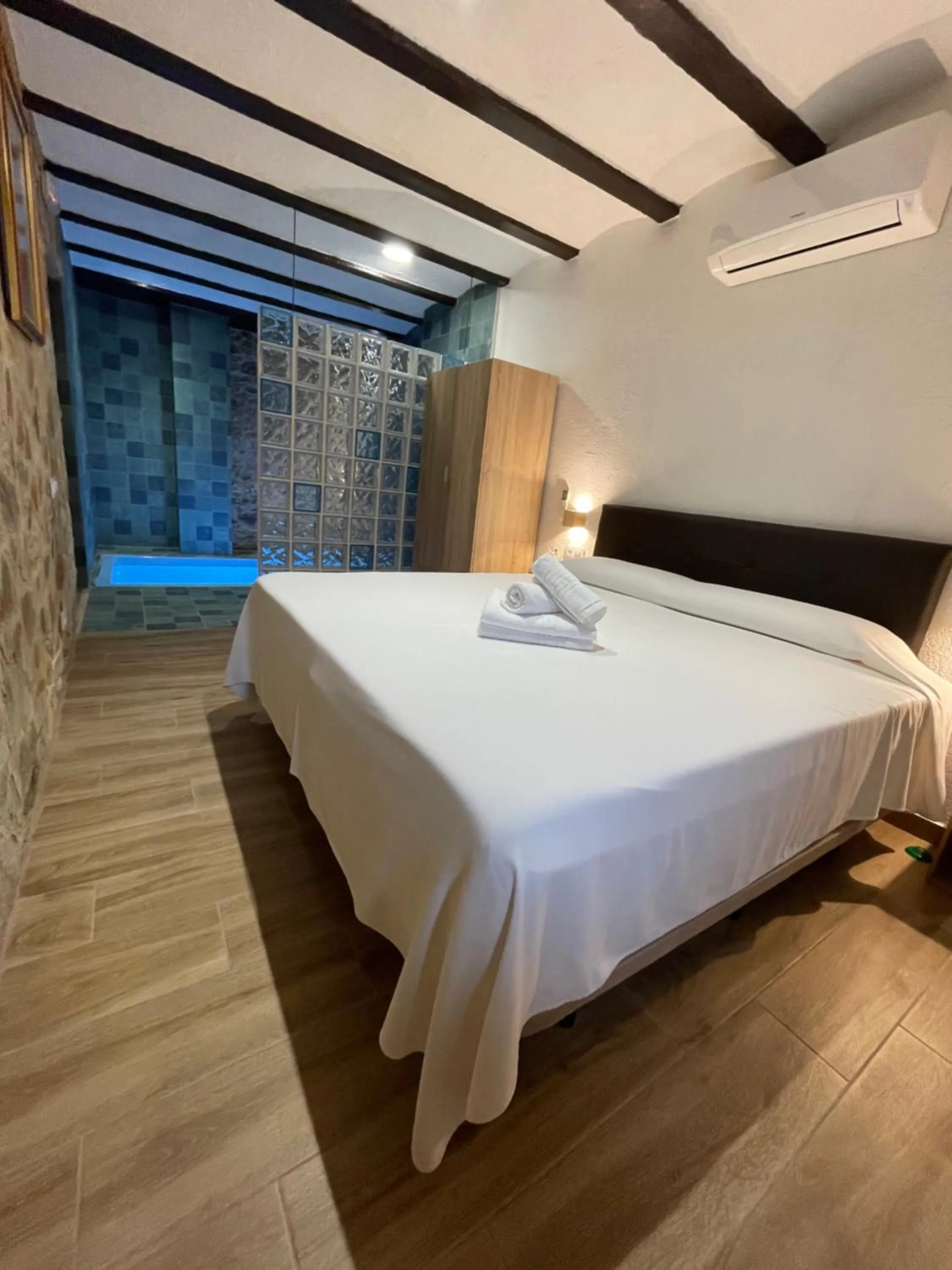 Bed in Hotel Mas Palou