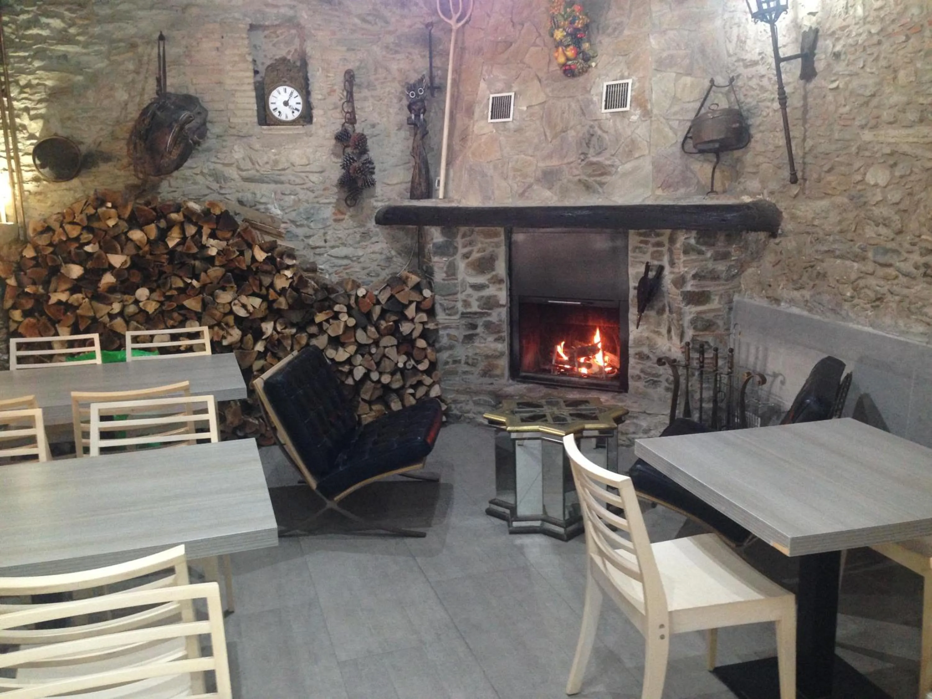 Communal lounge/ TV room in Hotel Mas Palou