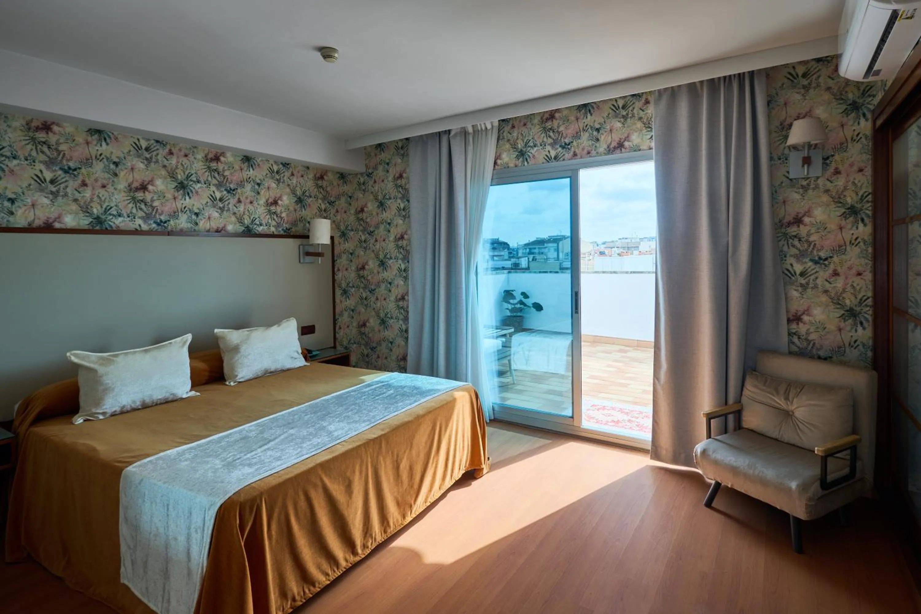 Bedroom, Bed in Ramblas Vendrell