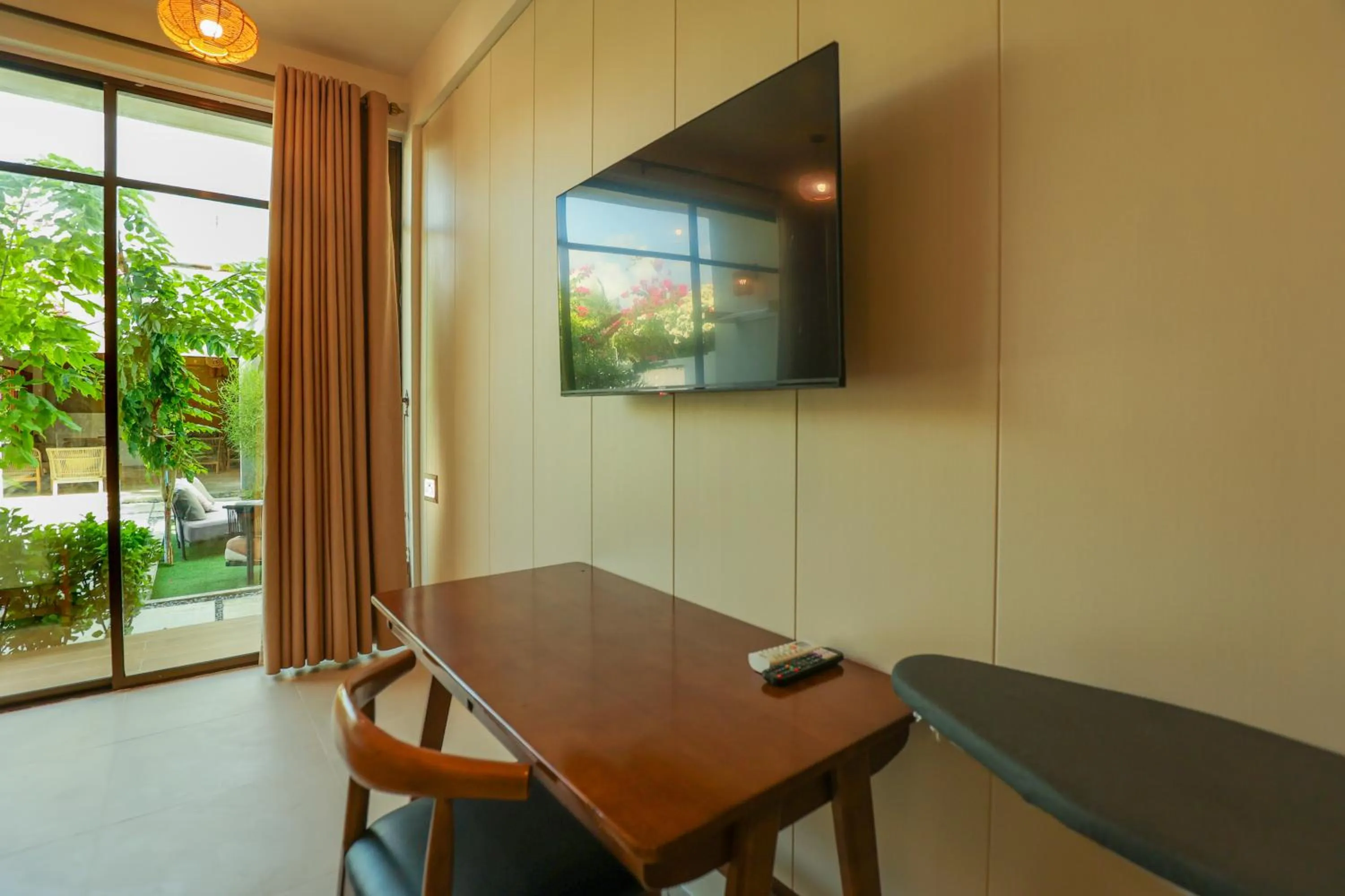 TV and multimedia in Ahola Thoddoo, Maldives