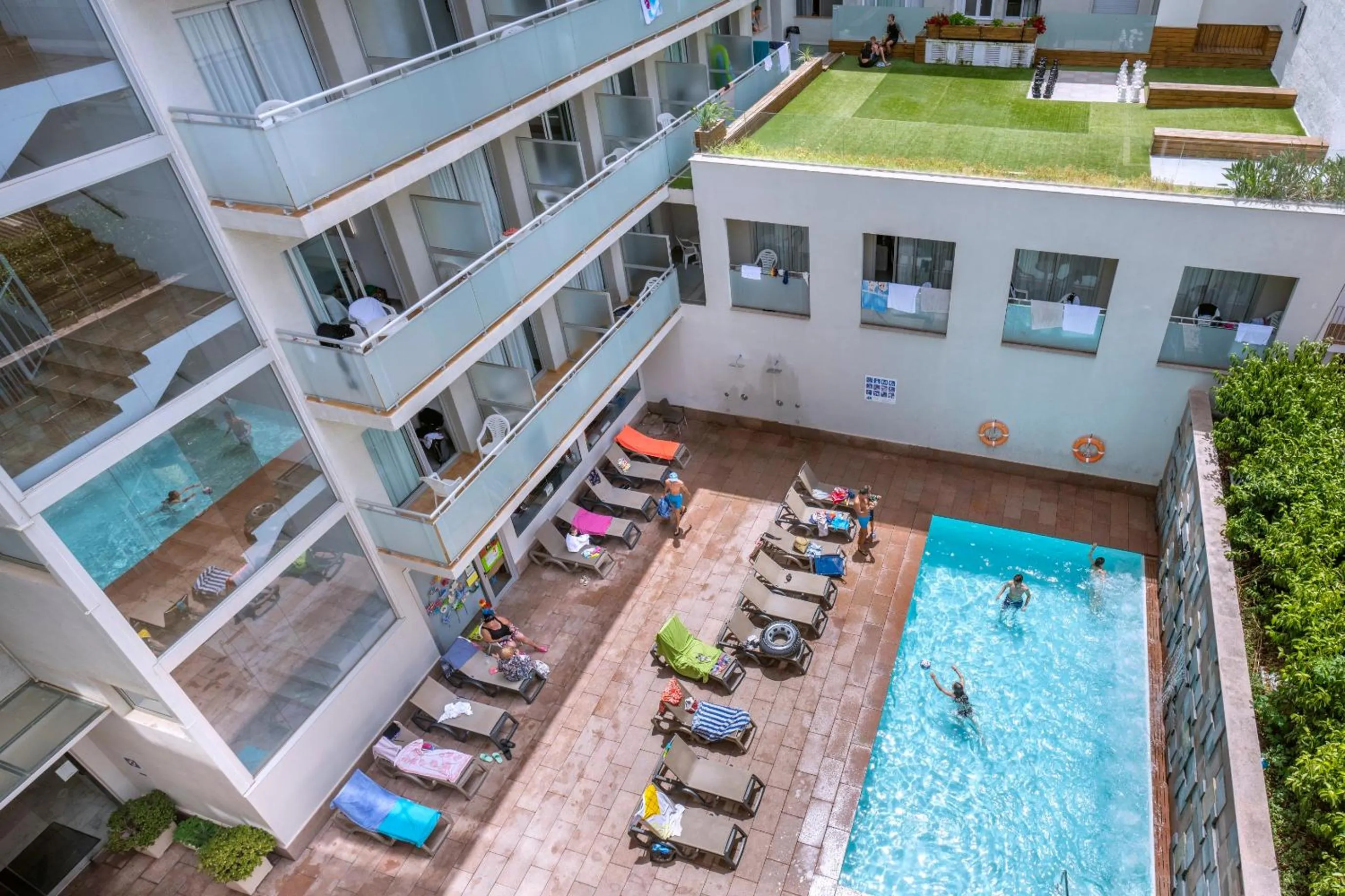 Swimming pool in 4R Miramar Calafell