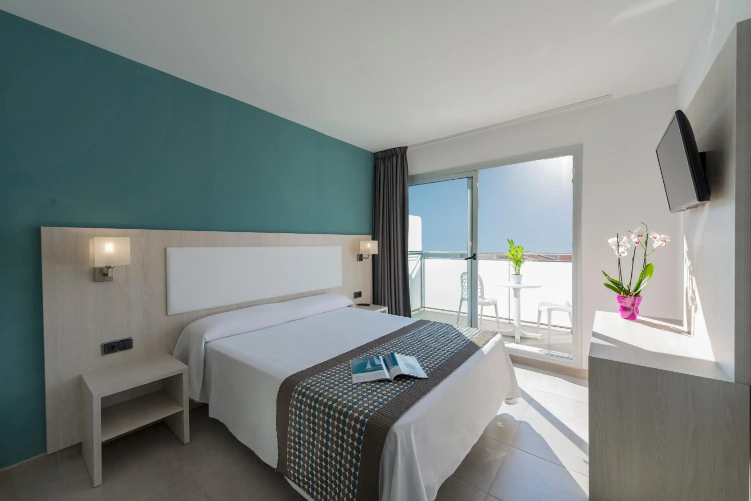 Photo of the whole room, Bed in 4R Miramar Calafell Photo of the whole room, Bed in 4R Miramar Calafell