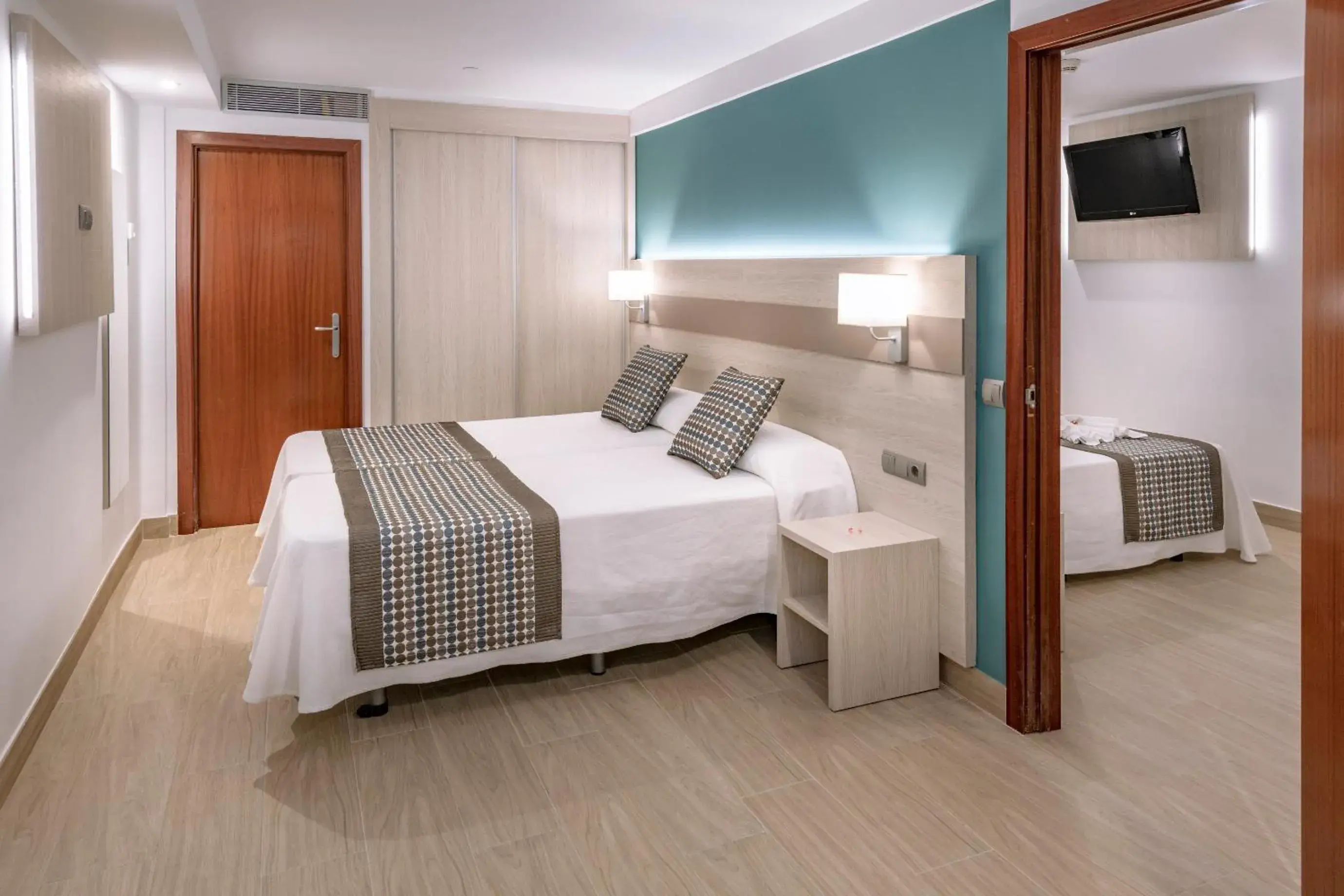 Photo of the whole room, Bed in 4R Miramar Calafell Photo of the whole room, Bed in 4R Miramar Calafell