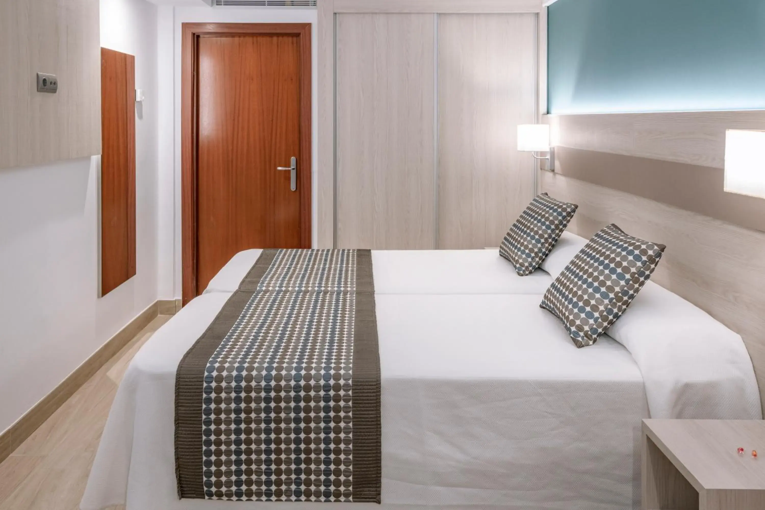 Photo of the whole room, Bed in 4R Miramar Calafell Photo of the whole room, Bed in 4R Miramar Calafell