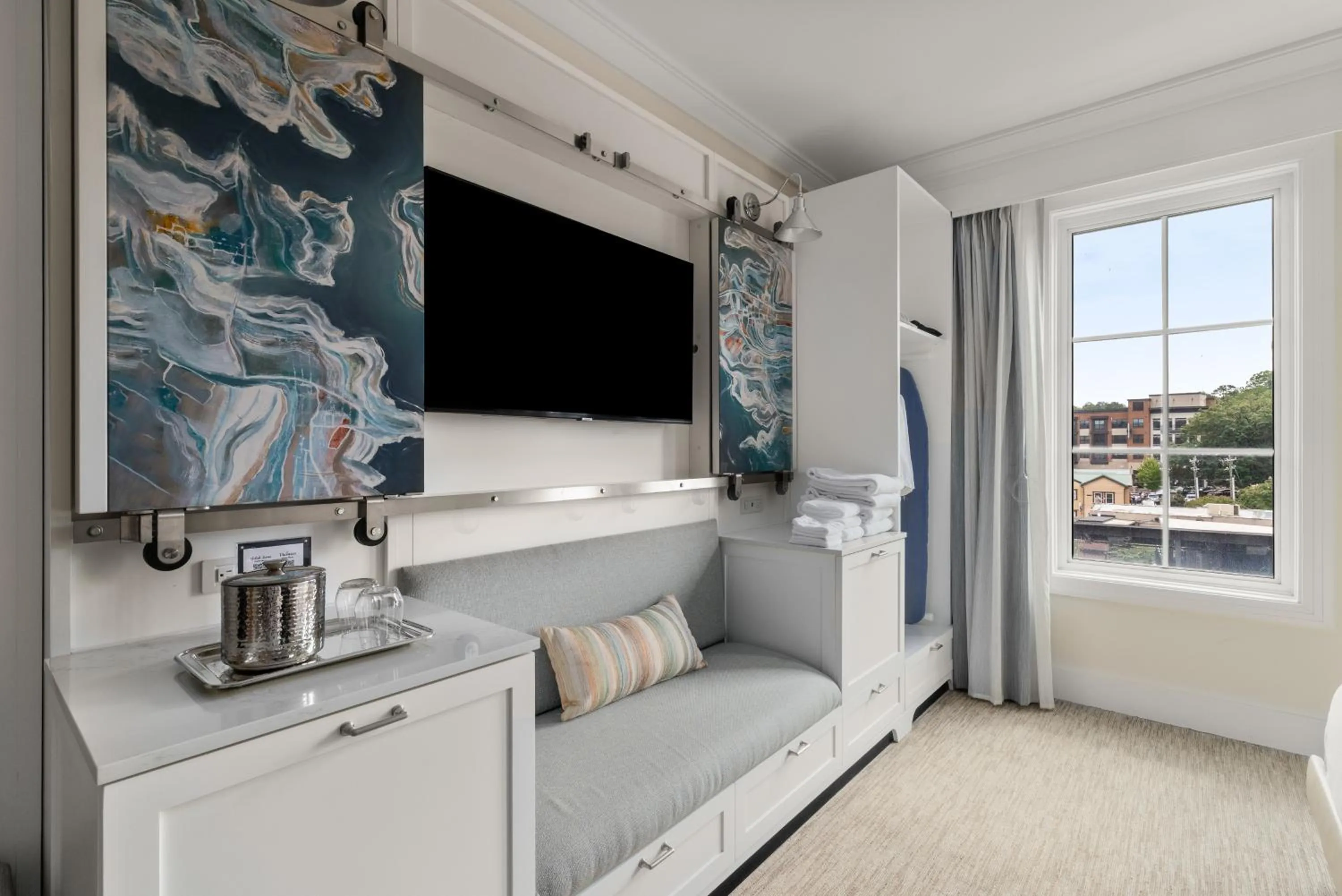 TV and multimedia in The Shepherd Hotel Downtown Clemson