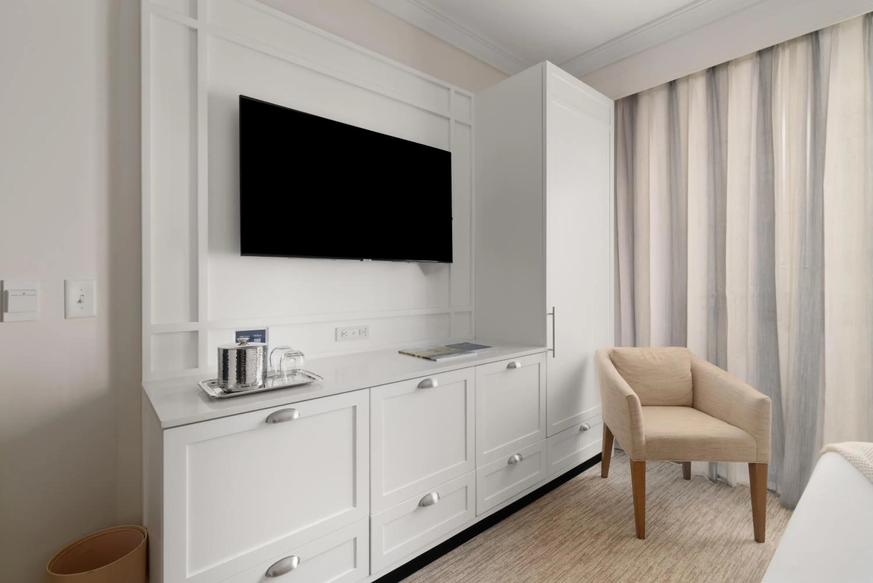 TV and multimedia in The Shepherd Hotel Downtown Clemson