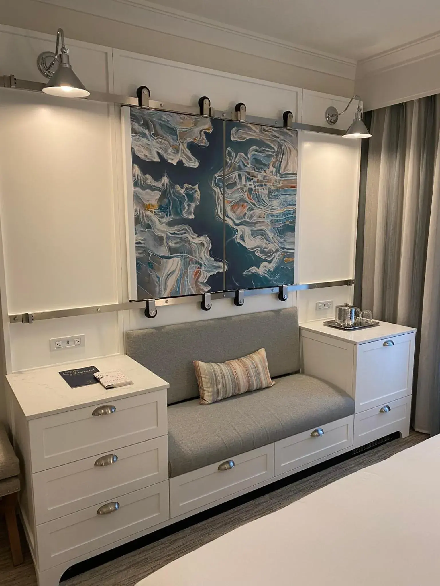 TV and multimedia, Bed in The Shepherd Hotel Downtown Clemson TV and multimedia, Bed in The Shepherd Hotel Downtown Clemson