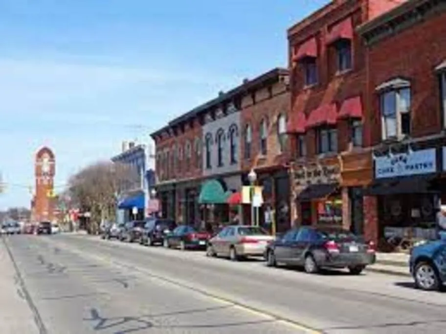 Chelsea Lake House, Game Room, & Pontoon-rental