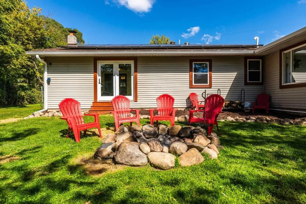 Chelsea Lake House, Game Room, & Pontoon-rental