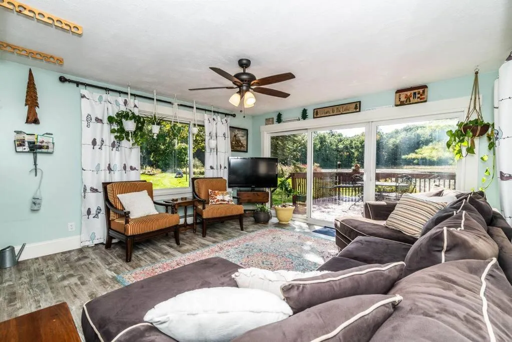 Chelsea Lake House, Game Room, & Pontoon-rental