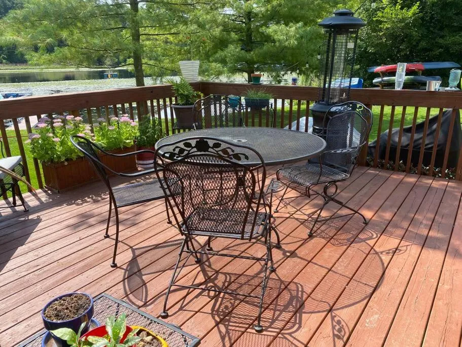 Chelsea Lake House, Game Room, & Pontoon-rental