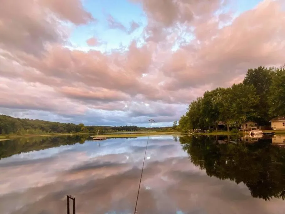 Chelsea Lake House, Game Room, & Pontoon-rental
