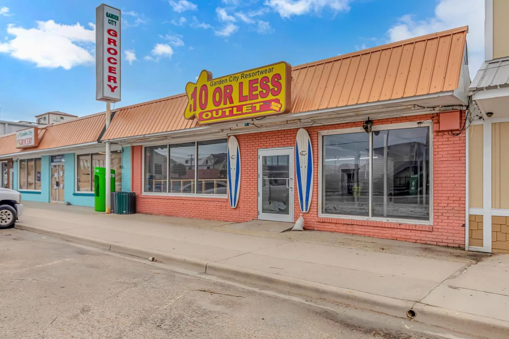 125 Atlantic Avenue Unit F - Pet Friendly! Walk To The Beach and Pier! 1BR -1BA - Sleeps 2-4 guests!