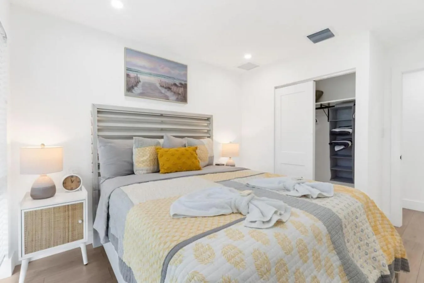 Bed in Delilas Chic 3 Bedroom 2 bath Abode with Heated Pool