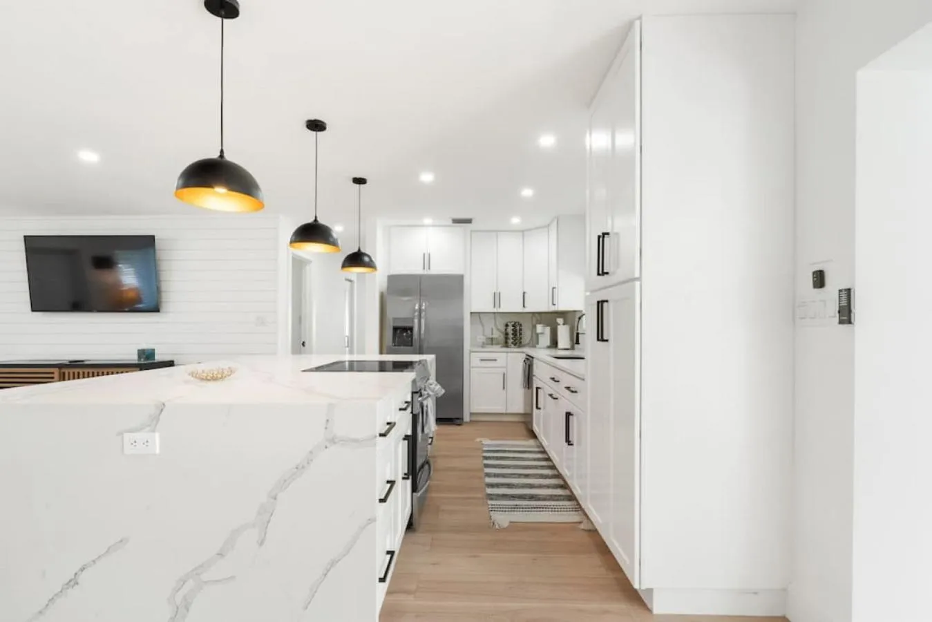 Kitchen or kitchenette in Delilas Chic 3 Bedroom 2 bath Abode with Heated Pool