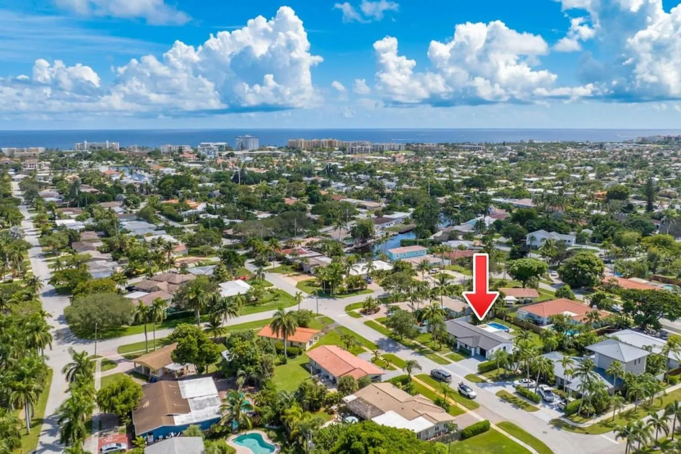 Delilas Chic 3 Bedroom 2 bath Abode with Heated Pool