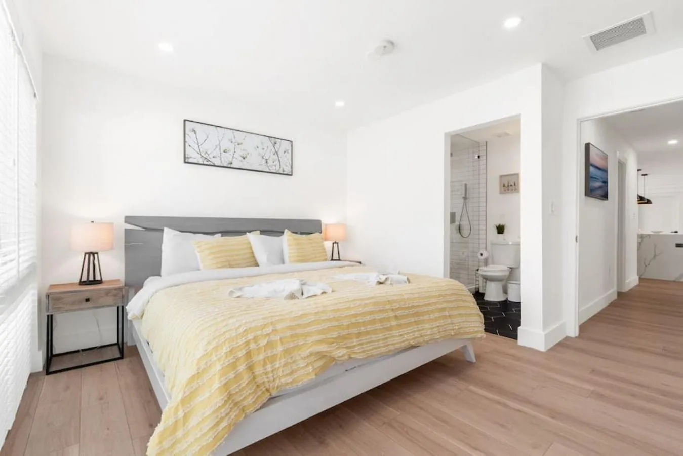 Bed in Delilas Chic 3 Bedroom 2 bath Abode with Heated Pool