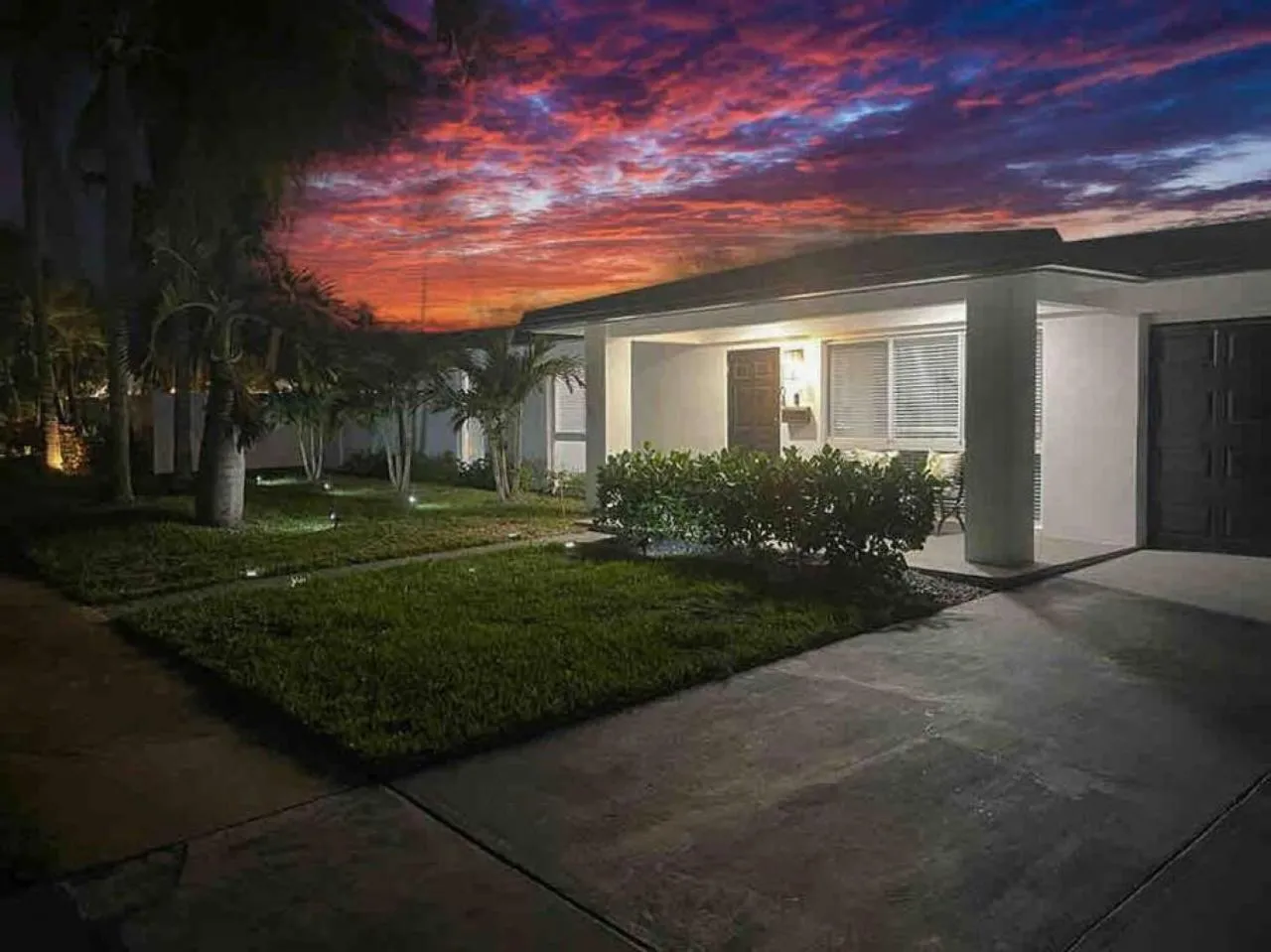 Property building in Delilas Chic 3 Bedroom 2 bath Abode with Heated Pool