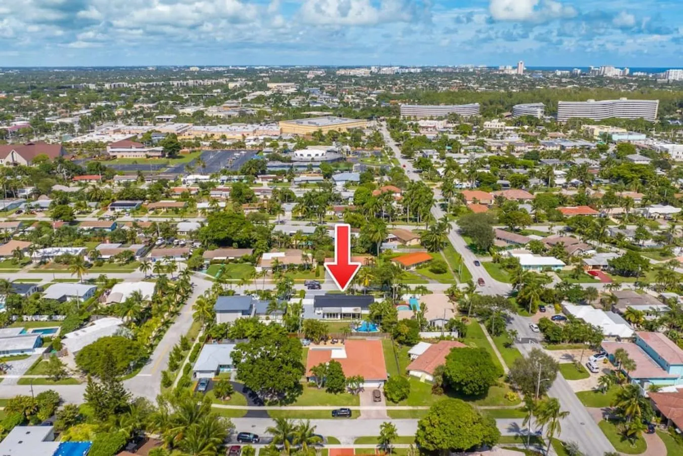 Delilas Chic 3 Bedroom 2 bath Abode with Heated Pool