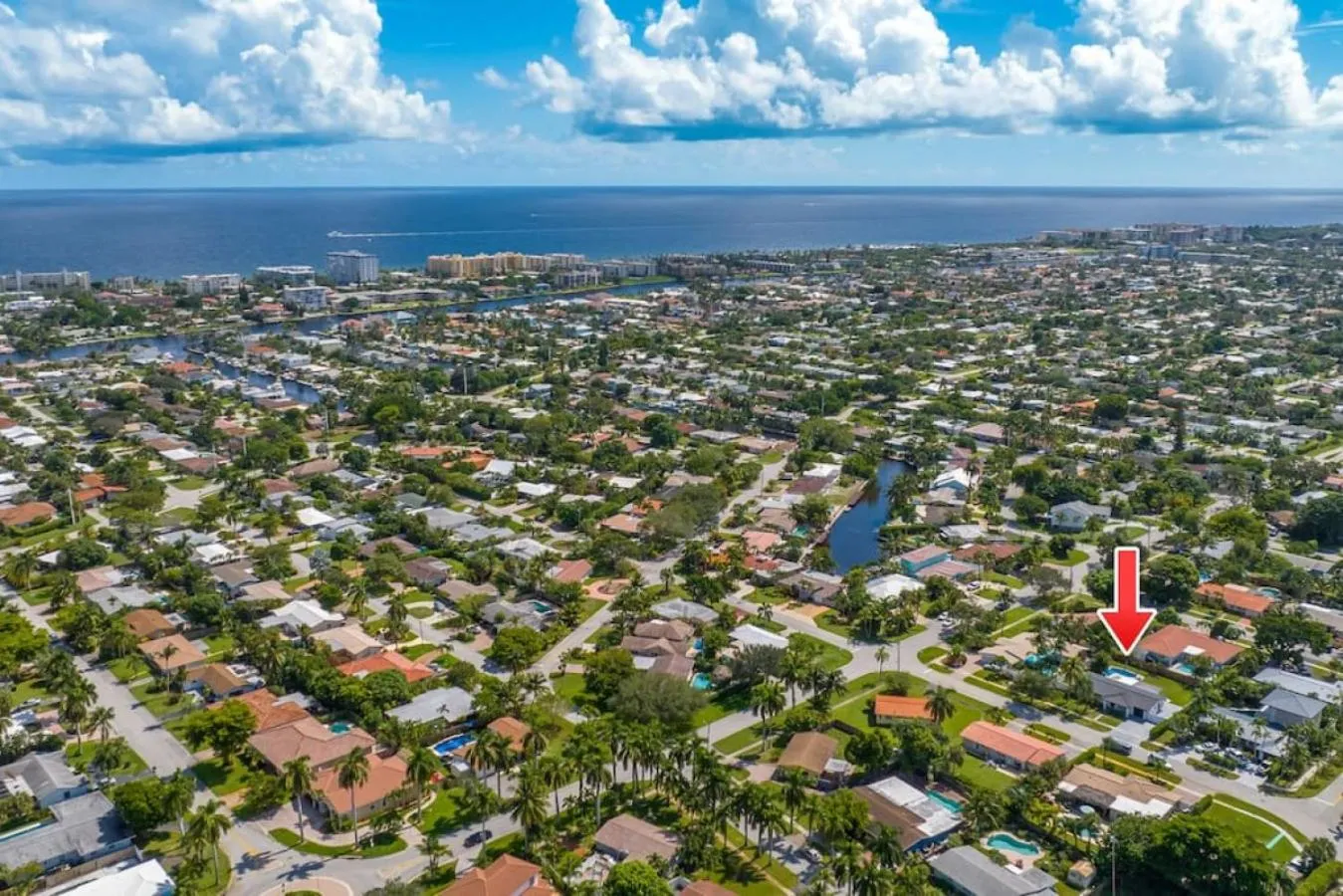 Delilas Chic 3 Bedroom 2 bath Abode with Heated Pool