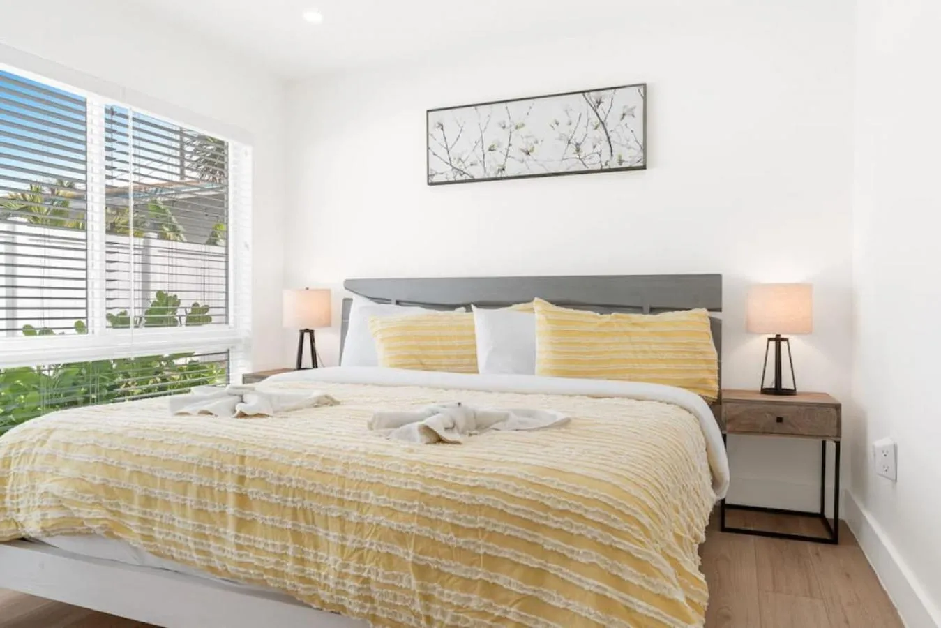 Bed in Delilas Chic 3 Bedroom 2 bath Abode with Heated Pool