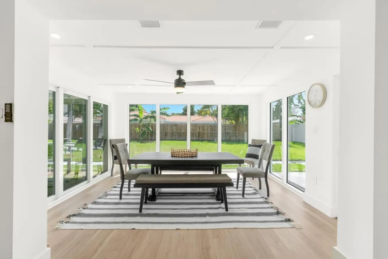 Delilas Chic 3 Bedroom 2 bath Abode with Heated Pool