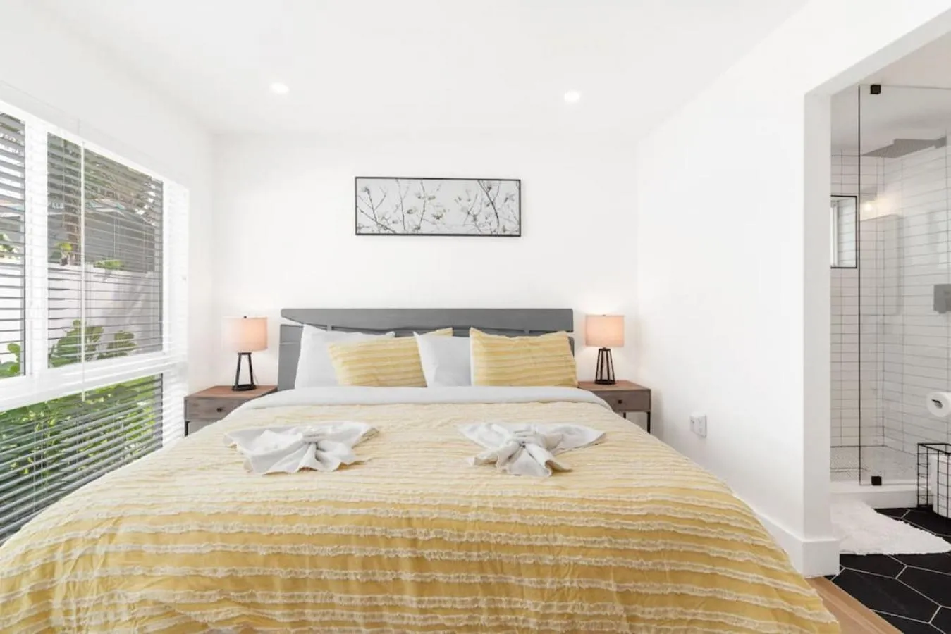 Bed in Delilas Chic 3 Bedroom 2 bath Abode with Heated Pool