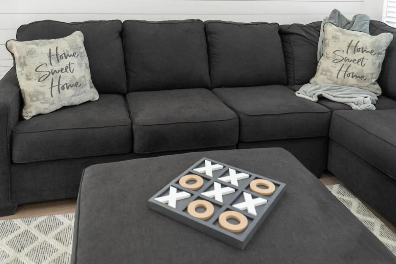Delilas Chic 3 Bedroom 2 bath Abode with Heated Pool