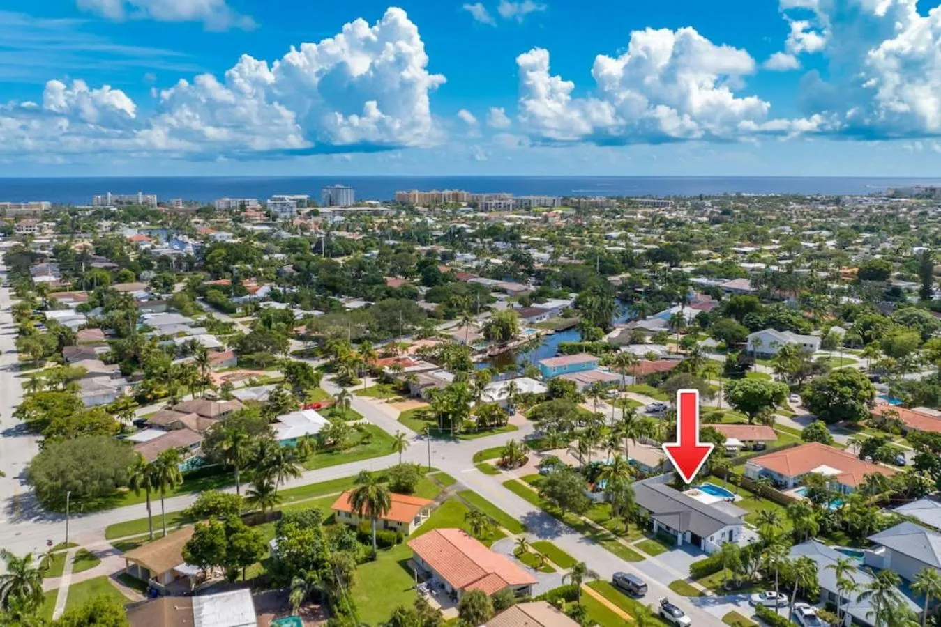 Delilas Chic 3 Bedroom 2 bath Abode with Heated Pool