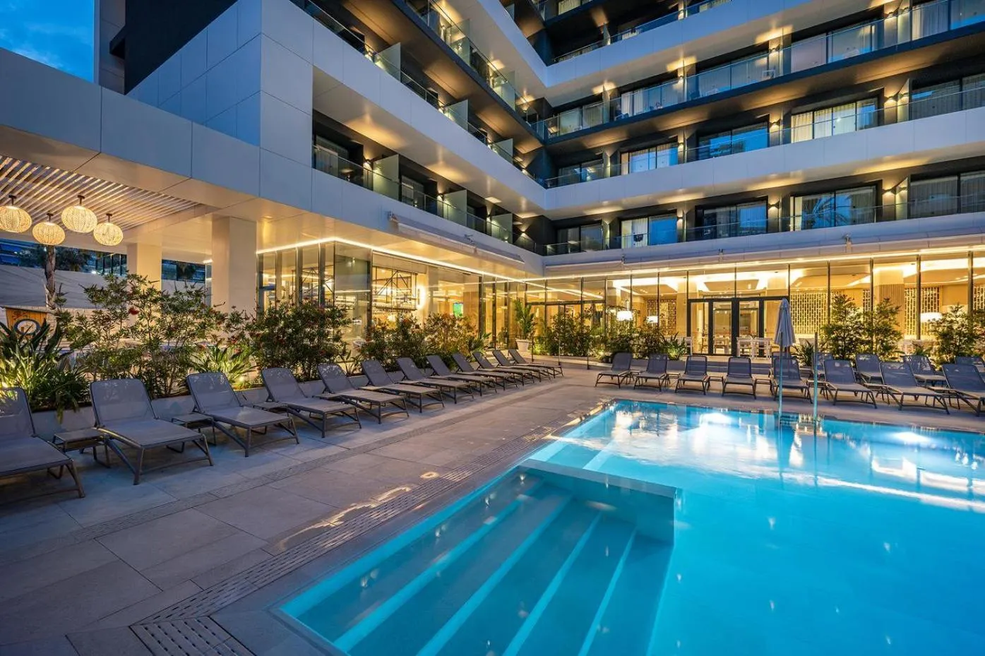 Swimming pool in Port Alicante City & Beach