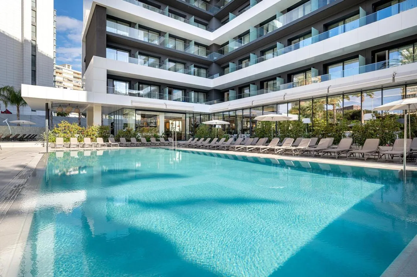 Swimming pool in Port Alicante City & Beach