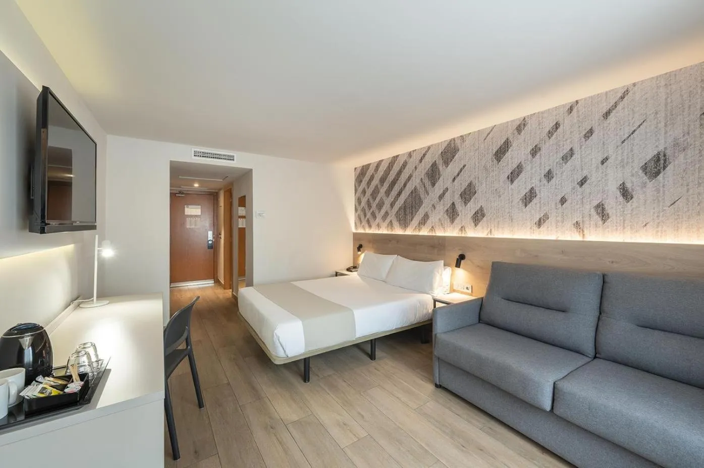 Photo of the whole room in Port Alicante City & Beach