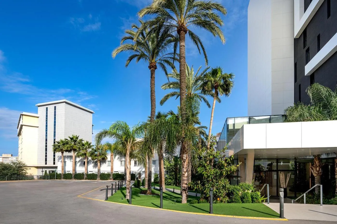 Property building in Port Alicante City & Beach