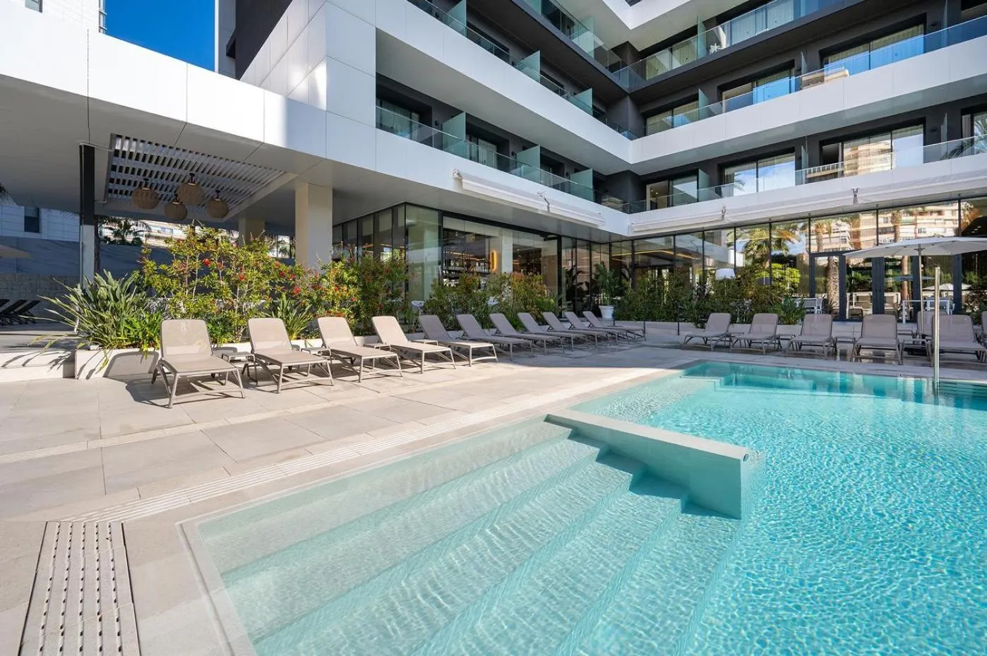 Swimming pool in Port Alicante City & Beach