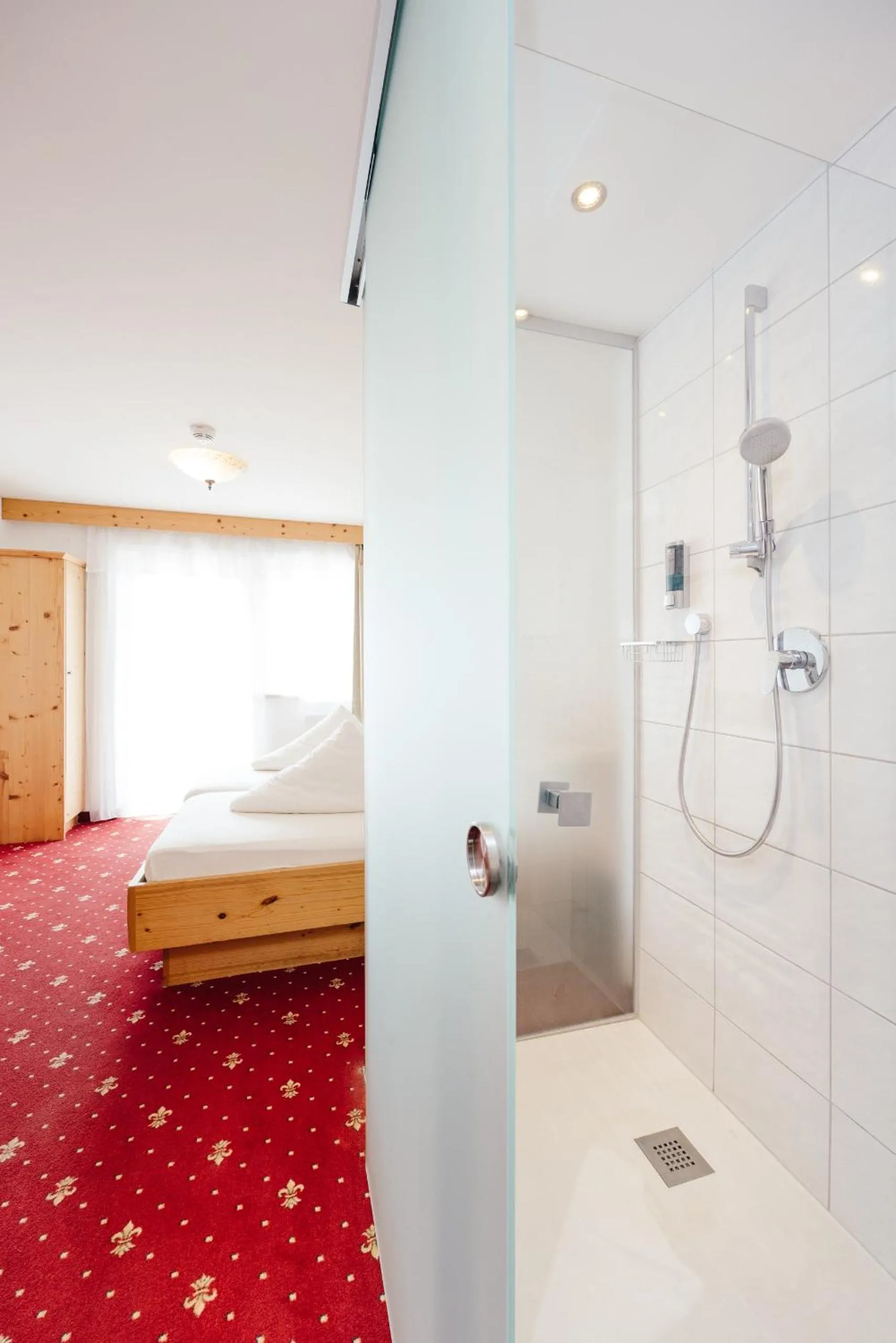 Bathroom, Bed in Hotel Andrea