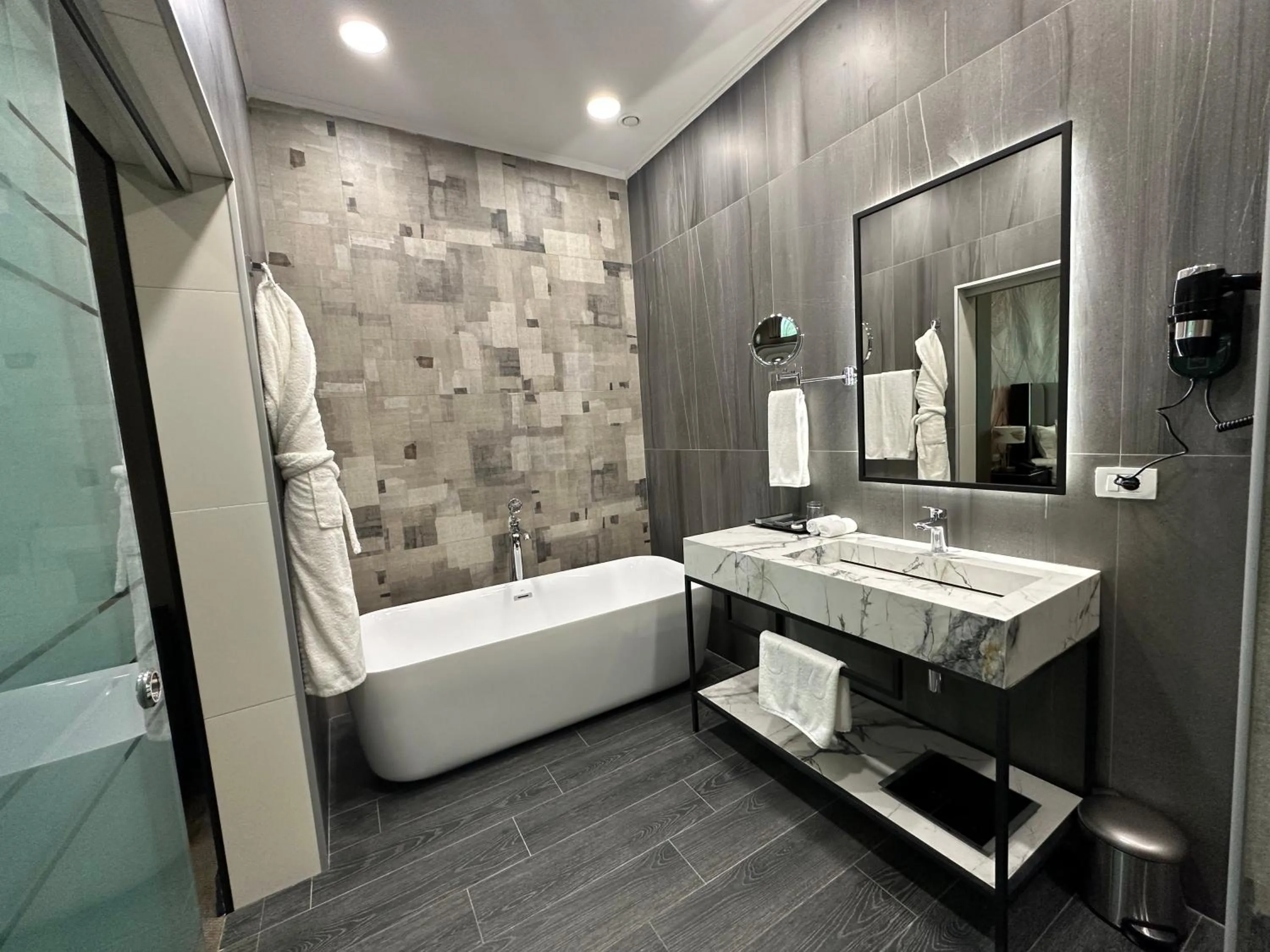 Hot Tub in Hills Resort Hotel