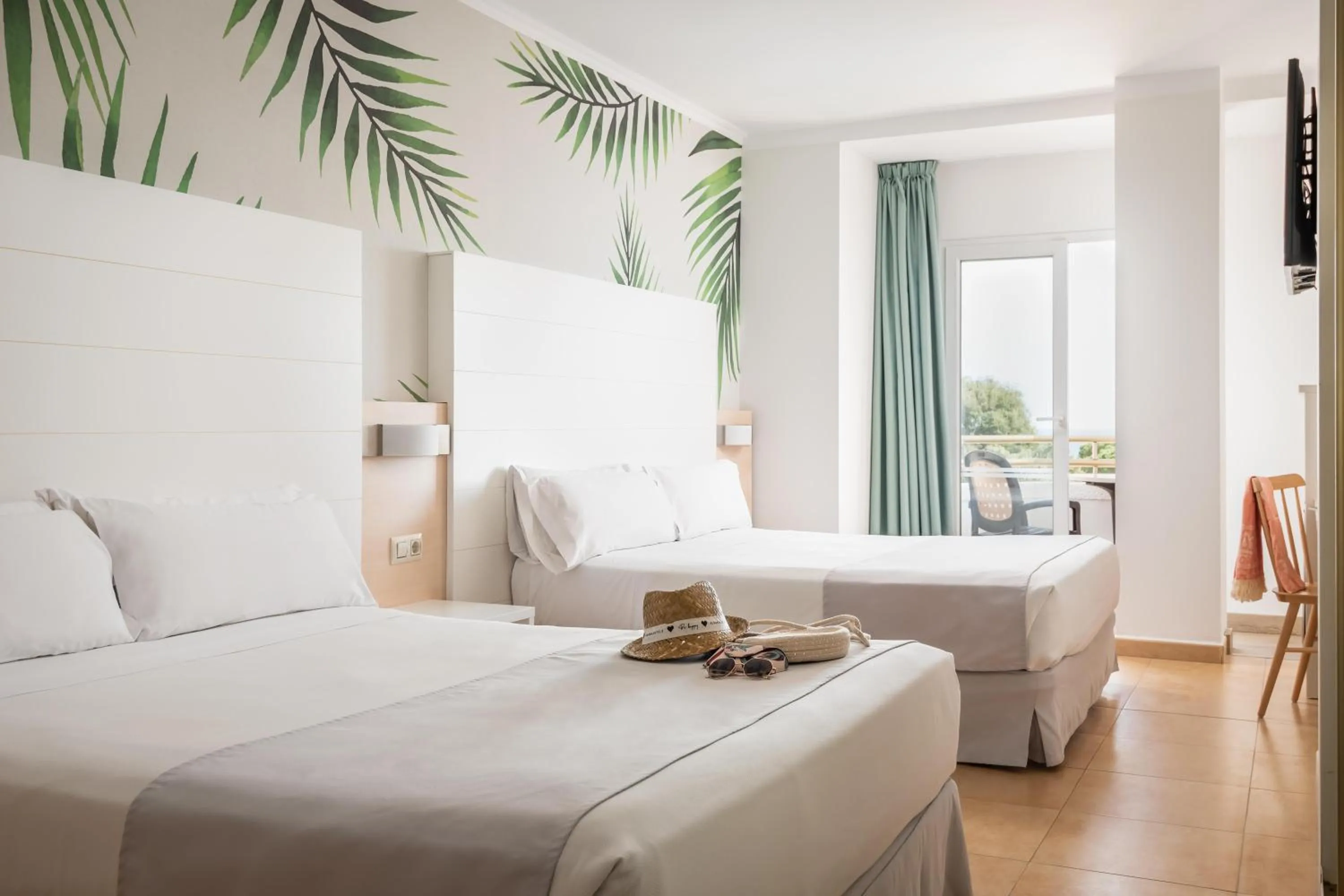 Photo of the whole room, Bed in ALEGRIA Florida