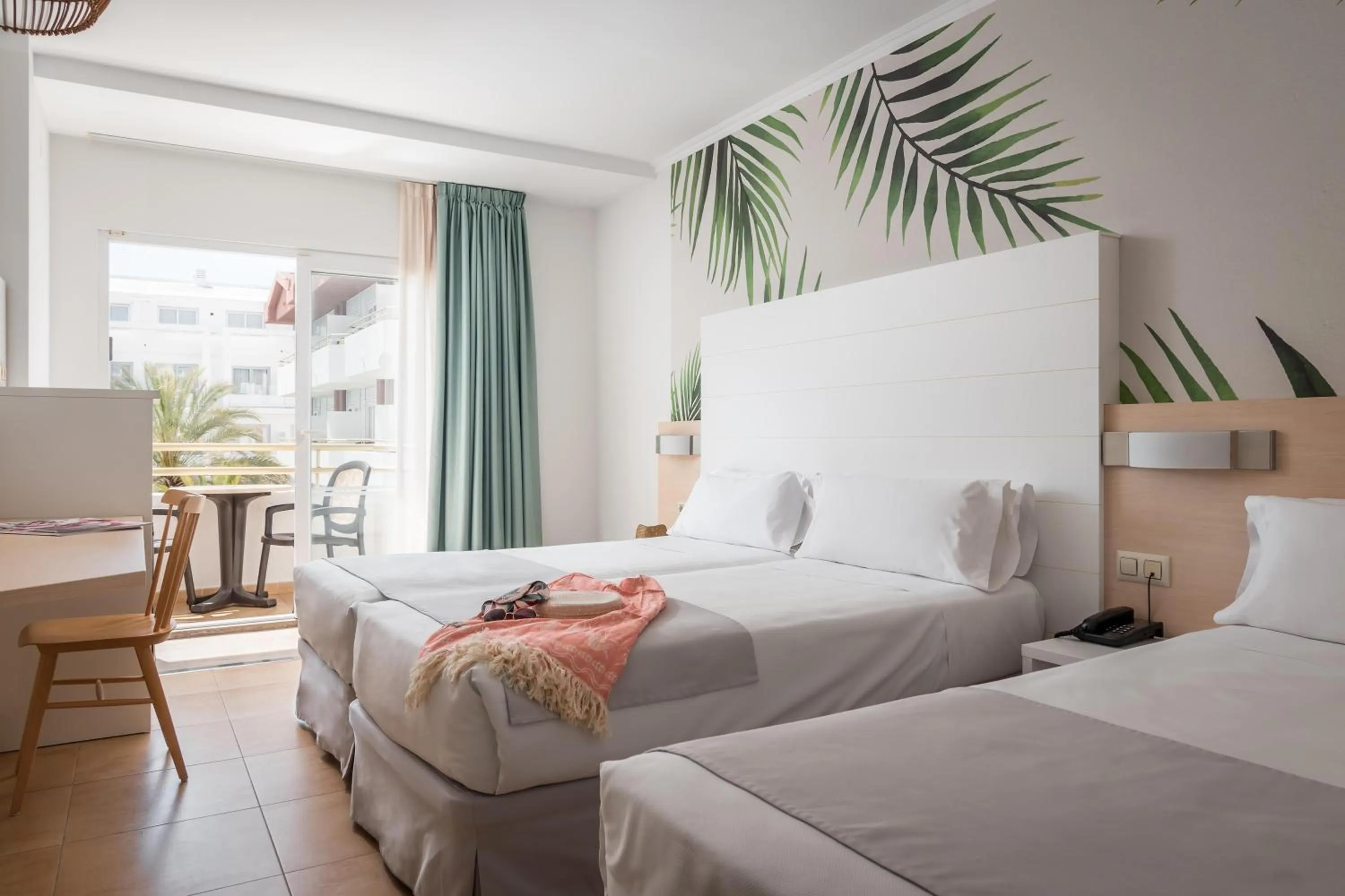 Photo of the whole room, Bed in ALEGRIA Florida