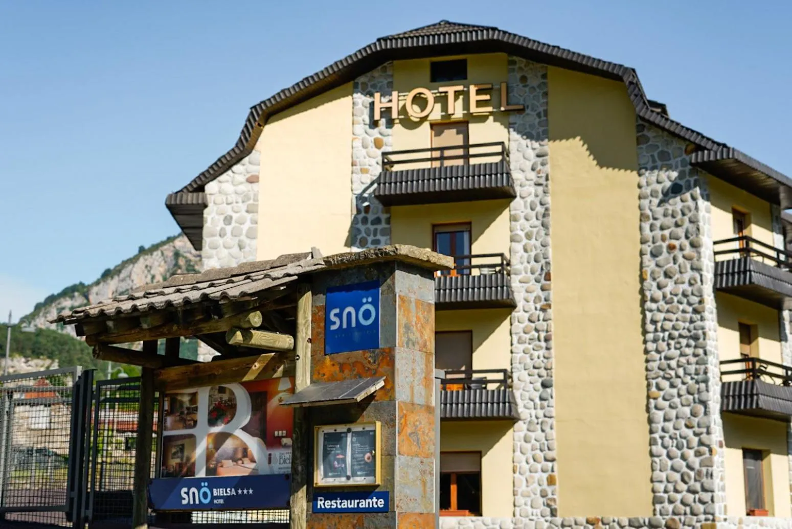 Property building in SNÖ Hotel Bielsa