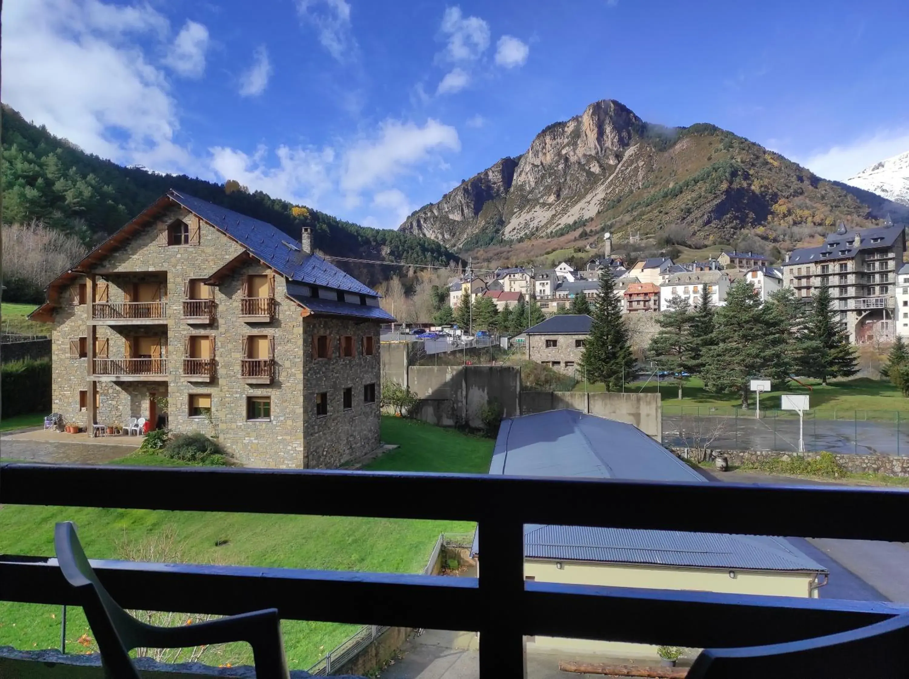 View (from property/room) in SNÖ Hotel Bielsa View (from property/room) in SNÖ Hotel Bielsa