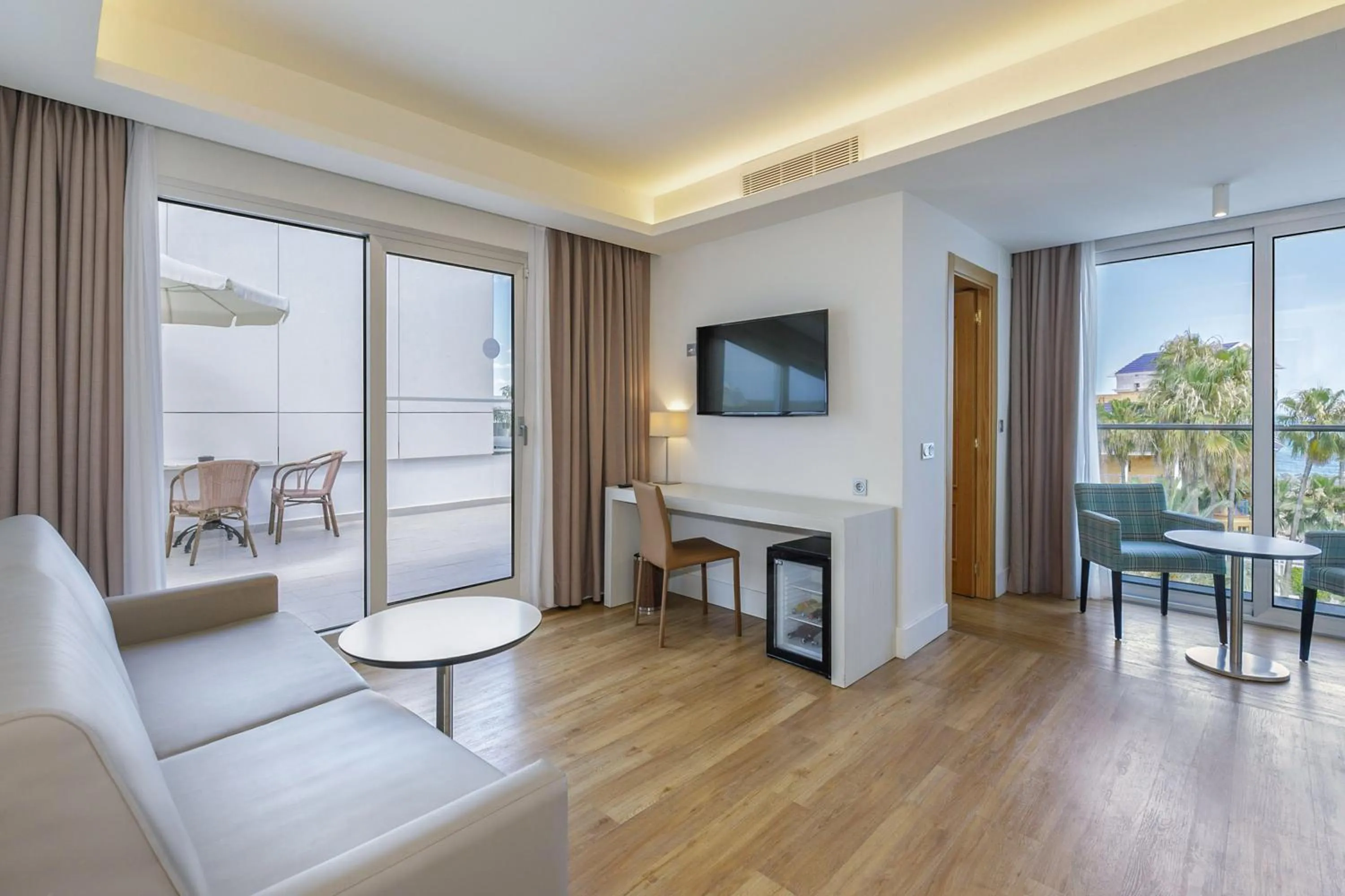 Communal lounge/ TV room in Sol Torremolinos - Don Pedro